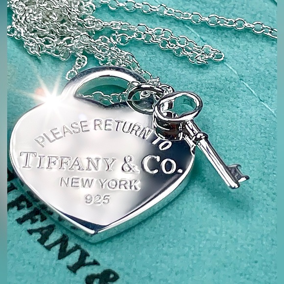Authentic Tiffany & Co. Silver Heart Stamped Pendant and Key Necklace. - Picture 3 of 16